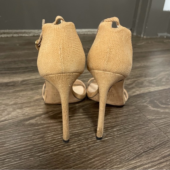 Stuart Weitzman Textured Snake Print Sandal Heels Beige - Picture 9 of 10